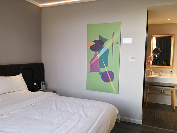 房內(nèi)設施簡潔、素雅、干凈